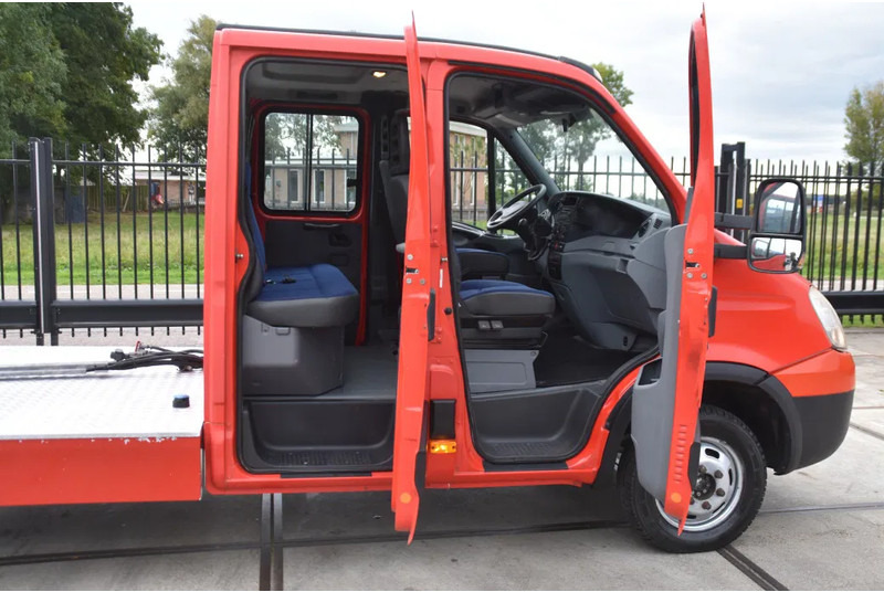 Iveco 40C18 - MANUAL - EURO 4 - 341 TKM - RADIO - BACKSEAT - 4 DOORS - GOOD CONDITION - - Tractor unit: picture 4 Iveco 40C18 - MANUAL - EURO 4 - 341 TKM - RADIO - BACKSEAT - 4 DOORS - GOOD CONDITION - - Tractor unit: picture 4