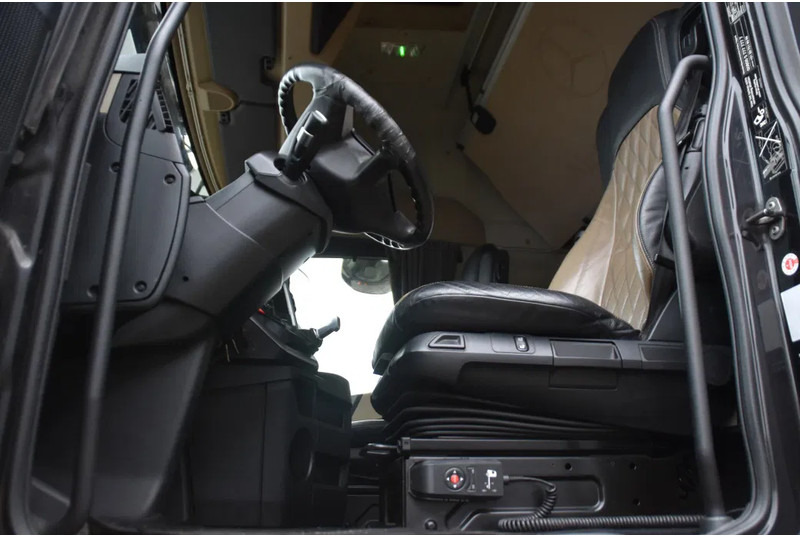 Mercedes-Benz Actros 1945 4x2 - EURO 6 - 842 TKM - PARK. AIRCO - CAMERA - 2 x FUEL TANKS - ALCOA'S - XENON - TOP CONDITION - - Tractor unit: picture 4 Mercedes-Benz Actros 1945 4x2 - EURO 6 - 842 TKM - PARK. AIRCO - CAMERA - 2 x FUEL TANKS - ALCOA'S - XENON - TOP CONDITION - - Tractor unit: picture 4