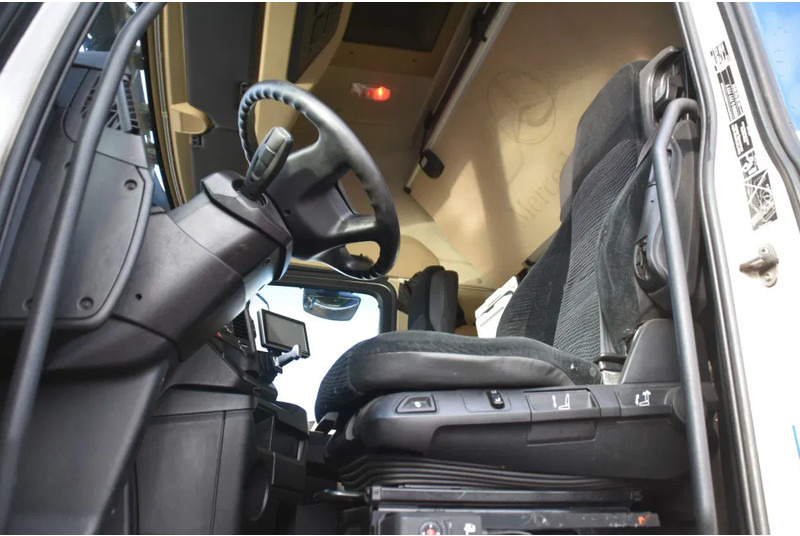 Mercedes-Benz Actros 2548 6x2/4 - EURO 6 - AIRCO - CAB HEATER - 2 BEDS - DIFF. LOCK - GOOD CONDITION - - Tractor unit: picture 4 Mercedes-Benz Actros 2548 6x2/4 - EURO 6 - AIRCO - CAB HEATER - 2 BEDS - DIFF. LOCK - GOOD CONDITION - - Tractor unit: picture 4
