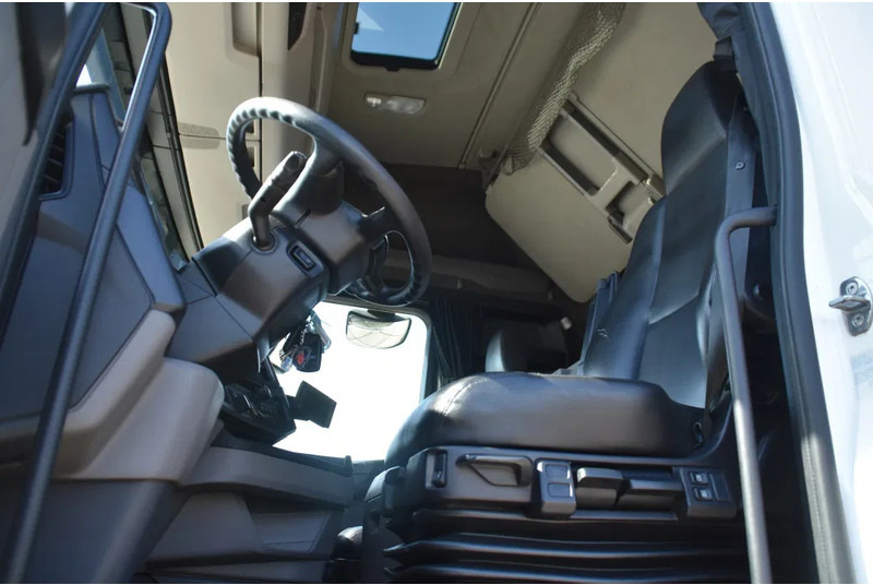 Scania S410 4x2EB MEGA 95 cm or 103 cm driving height - RETARDER - 824 TKM - FULL AIR - PARK. AIRCO - LEATHER SEATS - 2 x FUEL TANKS - - Tractor unit: picture 4 Scania S410 4x2EB MEGA 95 cm or 103 cm driving height - RETARDER - 824 TKM - FULL AIR - PARK. AIRCO - LEATHER SEATS - 2 x FUEL TANKS - - Tractor unit: picture 4