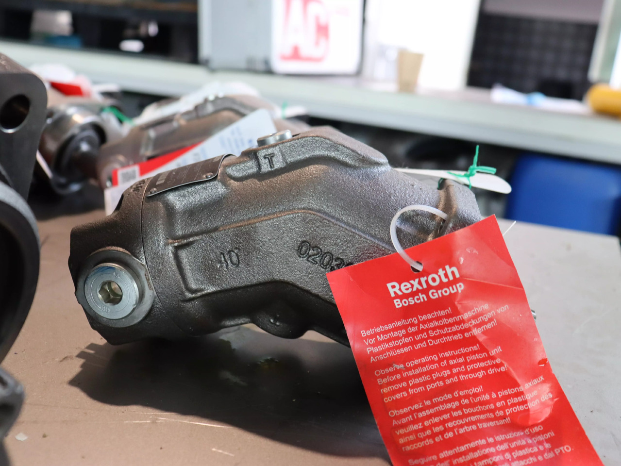 REXROTH A2FM10/61W-VZB040 - Hydraulic motor for Construction machinery: picture 1 REXROTH A2FM10/61W-VZB040 - Hydraulic motor for Construction machinery: picture 1