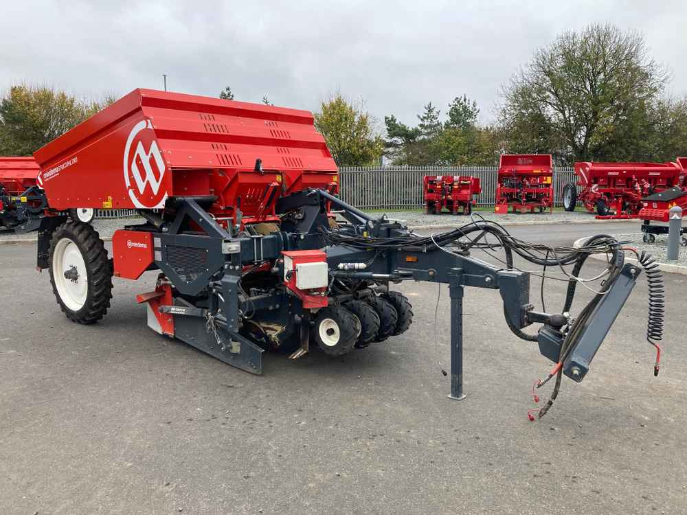 Dewulf Dewulf, MS 2000 RS, 2 Row, Trailed, Belt, Potato Planter - Harvester: picture 1 Dewulf Dewulf, MS 2000 RS, 2 Row, Trailed, Belt, Potato Planter - Harvester: picture 1