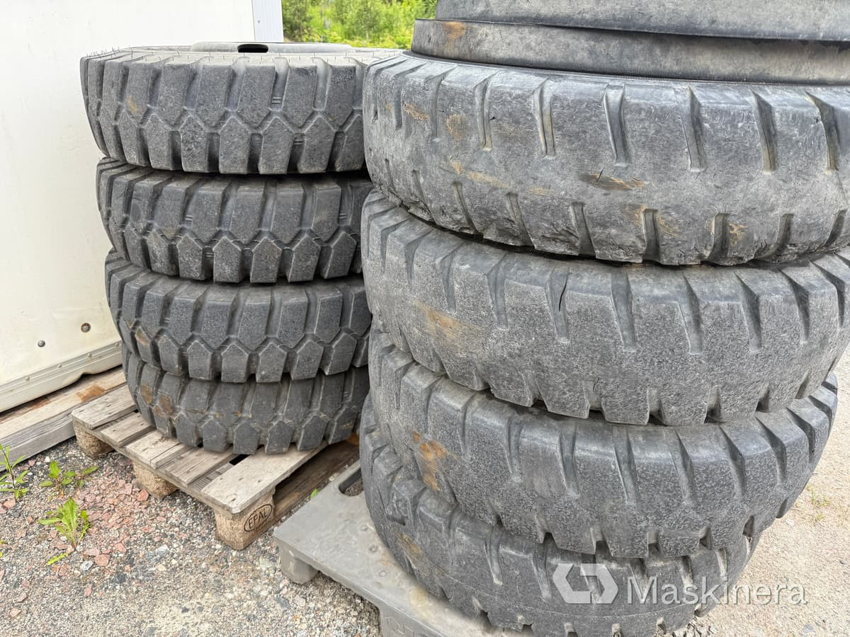 BKT EM934 8 st entreprenaddäck på fälg 10.00-20 - Tire for Construction machinery: picture 2 BKT EM934 8 st entreprenaddäck på fälg 10.00-20 - Tire for Construction machinery: picture 2