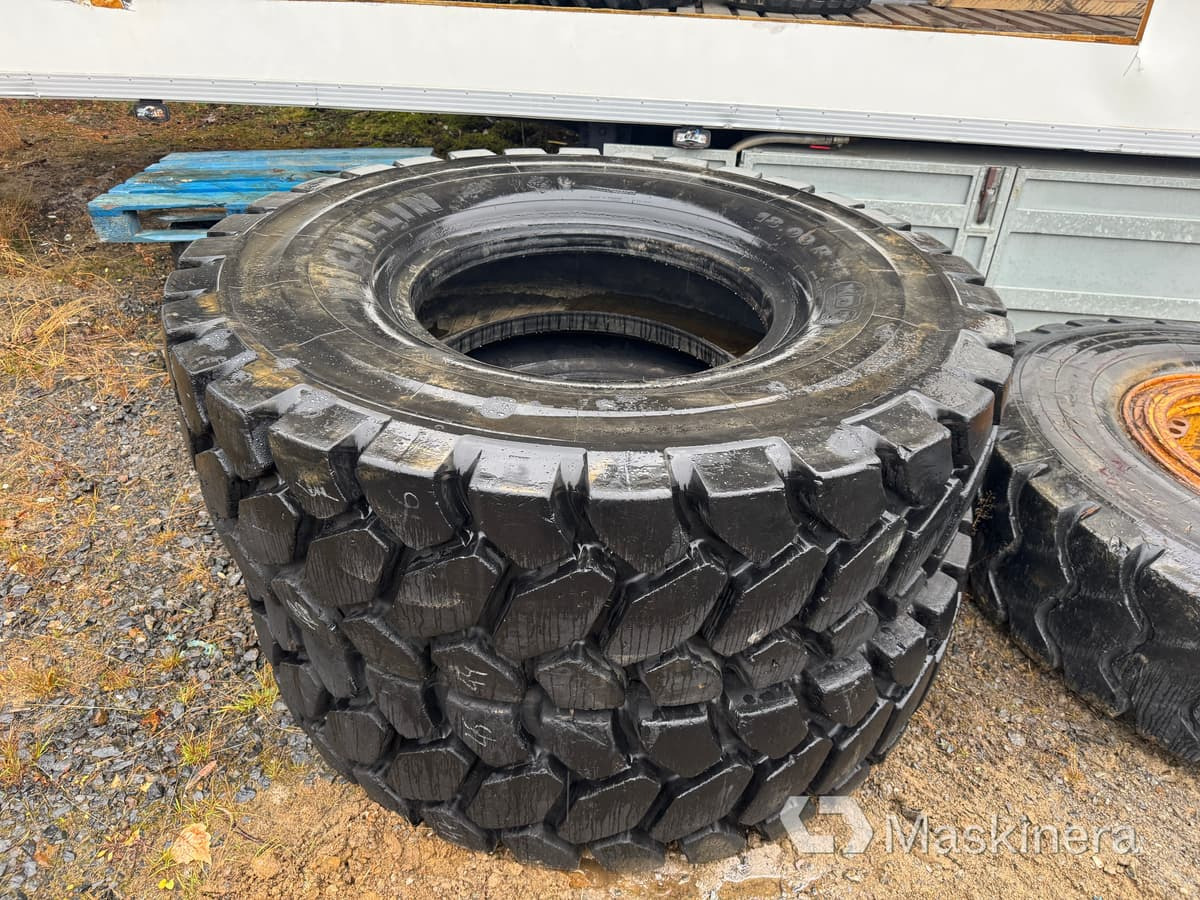 Däck Michelin 18.00 R 33 XDT - Tire for Construction machinery: picture 1 Däck Michelin 18.00 R 33 XDT - Tire for Construction machinery: picture 1