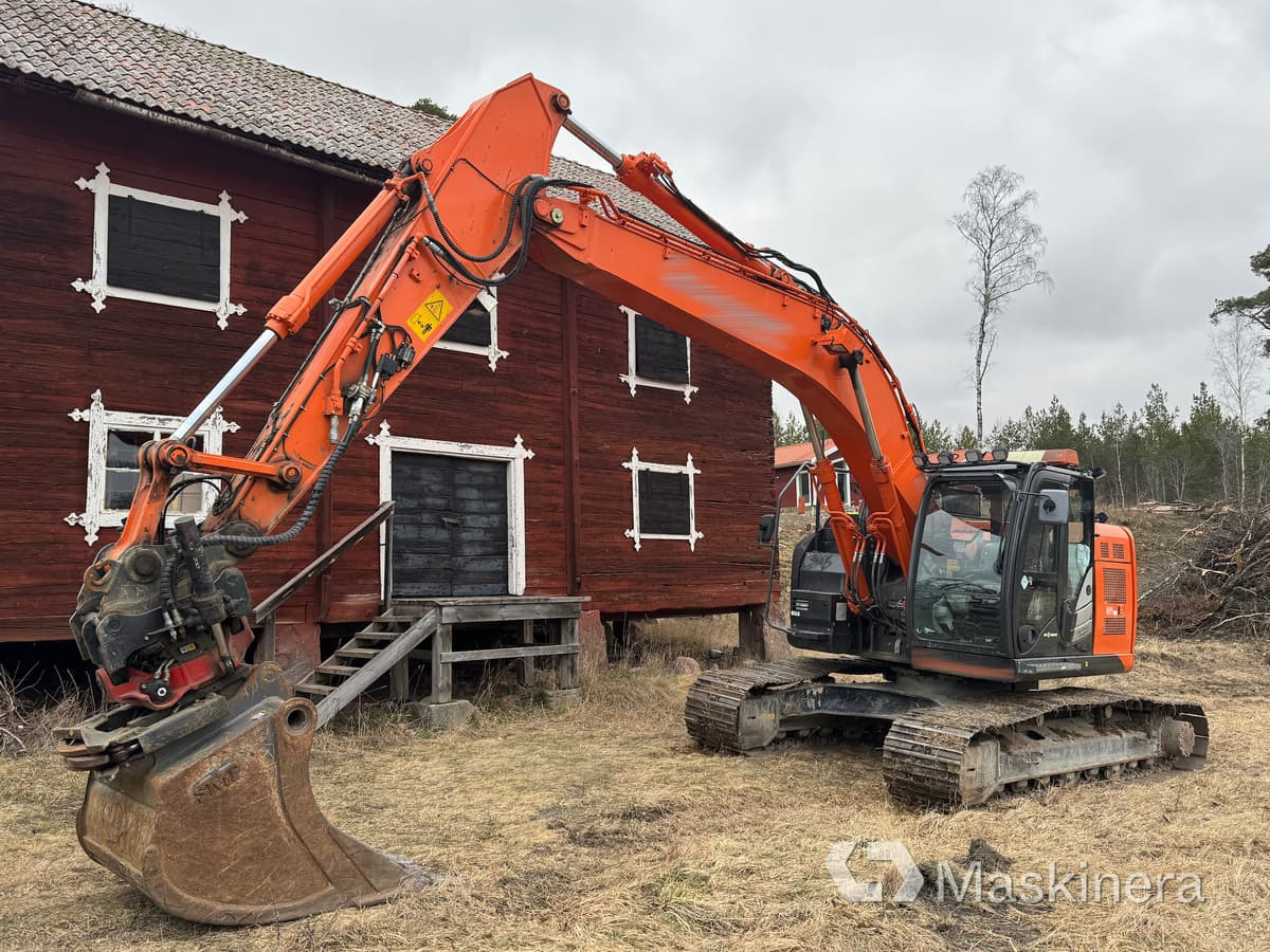 Grävmaskin Hitachi ZX225USLC-5B med redskap - Crawler excavator: picture 1 Grävmaskin Hitachi ZX225USLC-5B med redskap - Crawler excavator: picture 1