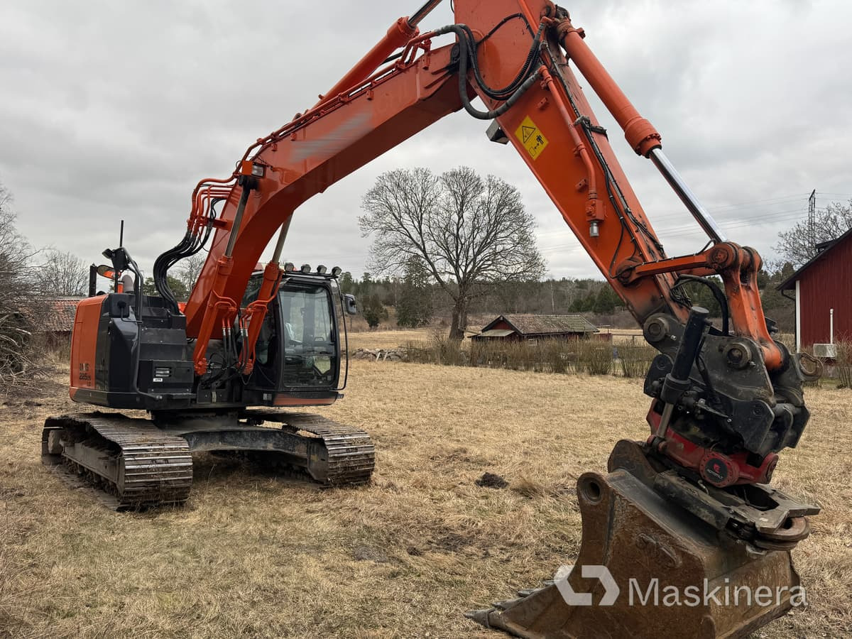 Grävmaskin Hitachi ZX225USLC-5B med redskap - Crawler excavator: picture 3 Grävmaskin Hitachi ZX225USLC-5B med redskap - Crawler excavator: picture 3