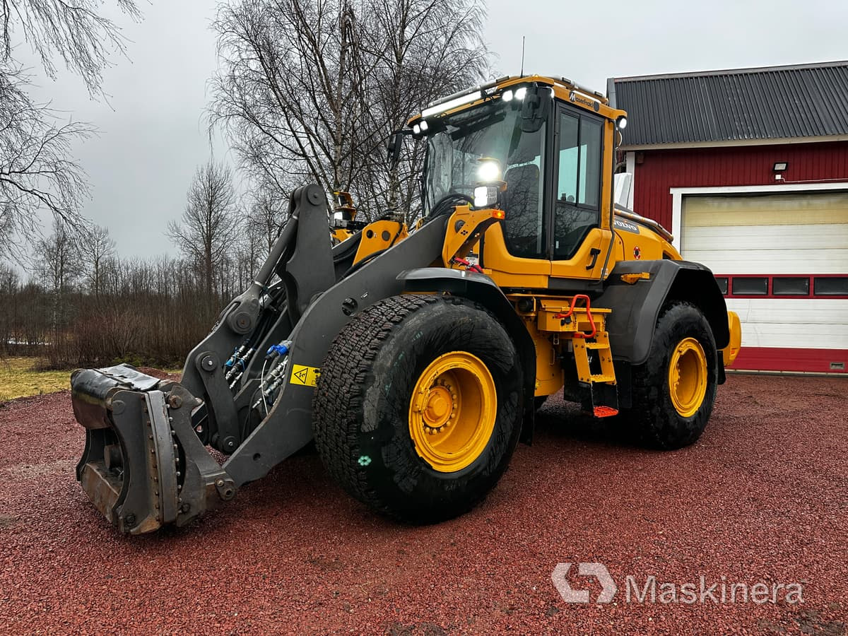 Hjullastare Volvo L90H med skevfäste - Wheel loader: picture 1 Hjullastare Volvo L90H med skevfäste - Wheel loader: picture 1