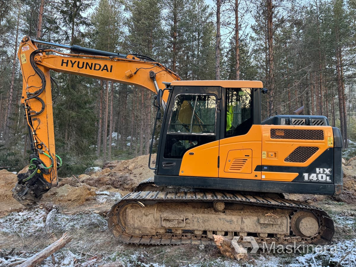 Hyundai HX 140 L Grävmaskin Hyundai HX140 L med tillbehör - Crawler excavator: picture 2 Hyundai HX 140 L Grävmaskin Hyundai HX140 L med tillbehör - Crawler excavator: picture 2