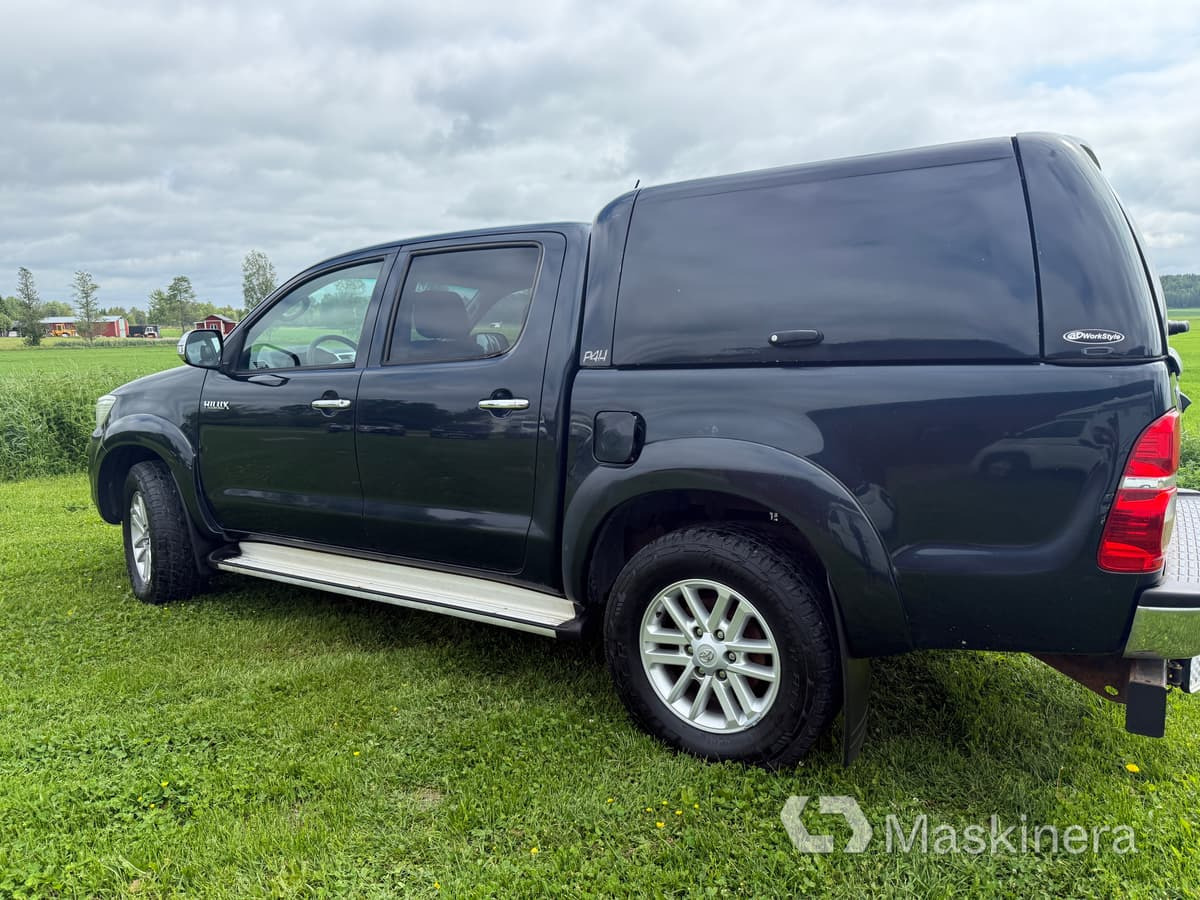 Pickup Toyota Hilux Dubbelhytt 3.0 D 4x4 - Panel van: picture 2 Pickup Toyota Hilux Dubbelhytt 3.0 D 4x4 - Panel van: picture 2
