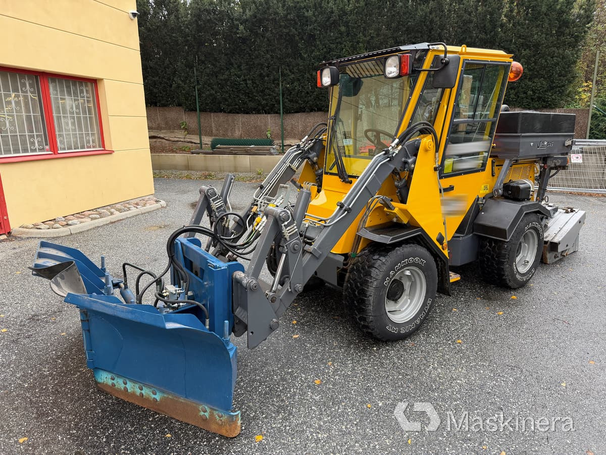 Redskapsbärare Wille 345 med snöutrustning - Snow removal vehicle: picture 1 Redskapsbärare Wille 345 med snöutrustning - Snow removal vehicle: picture 1
