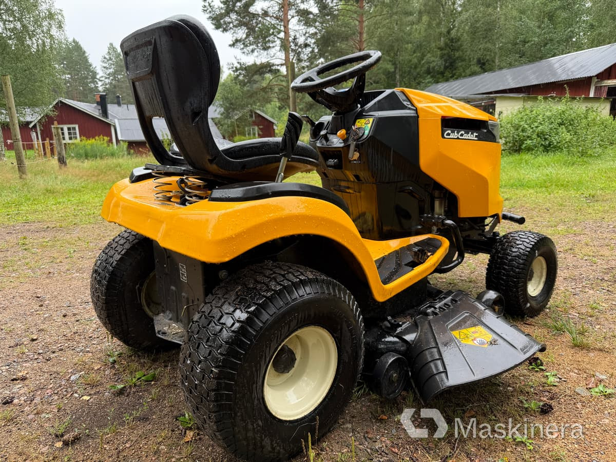 Trädgårdstraktor Cub Cadet XT1 - Garden mower: picture 5 Trädgårdstraktor Cub Cadet XT1 - Garden mower: picture 5