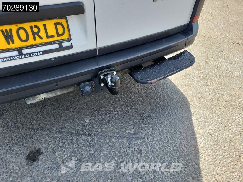 Panel van Volkswagen Crafter 140pk L4H3 Trekhaak Airco Cruise Camera Parkeersensoren Euro6 L3H2 15m3 Airco Cruise control: picture 9