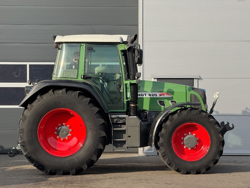 Fendt 820 Vario TMS - Farm tractor: picture 4 Fendt 820 Vario TMS - Farm tractor: picture 4