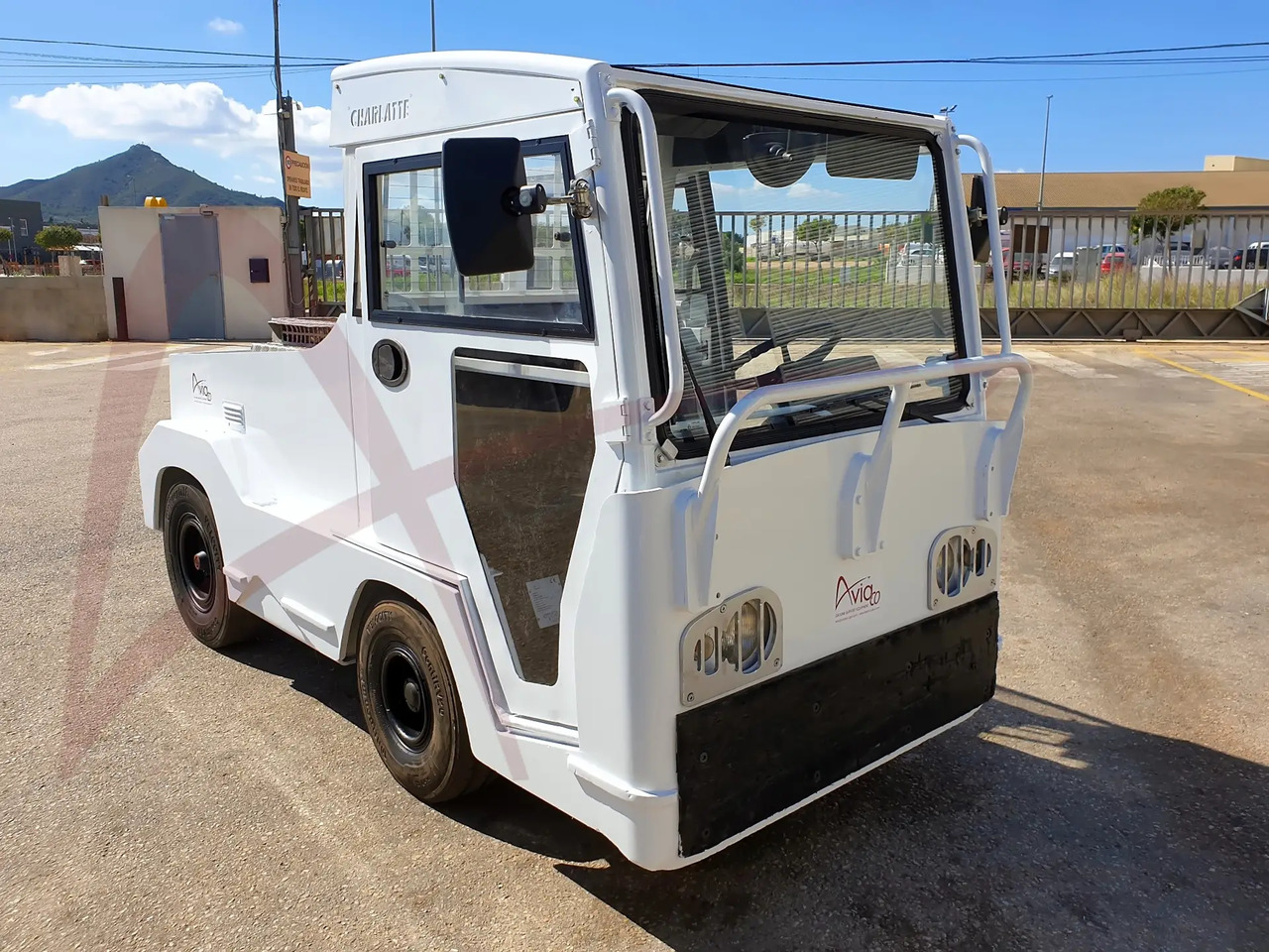 CHARLATTE TE.225 - Baggage tractor: picture 1 CHARLATTE TE.225 - Baggage tractor: picture 1