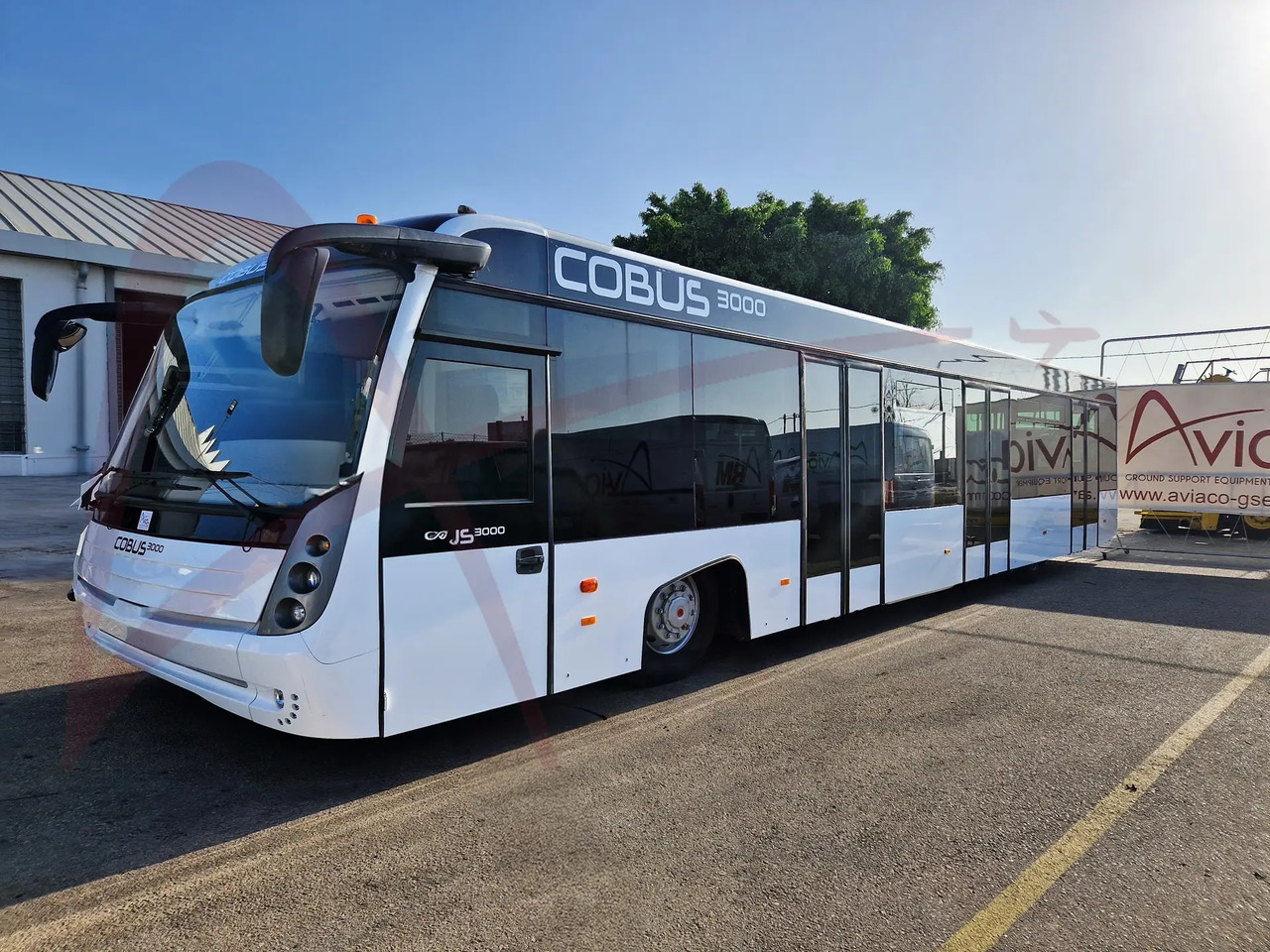 CONTRAC COBUS 3000 - Airport bus: picture 1 CONTRAC COBUS 3000 - Airport bus: picture 1
