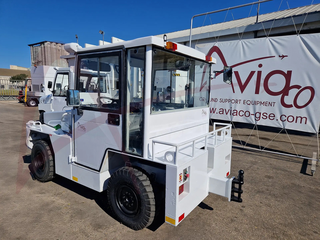 EINSA TA-5 - Baggage tractor: picture 2 EINSA TA-5 - Baggage tractor: picture 2