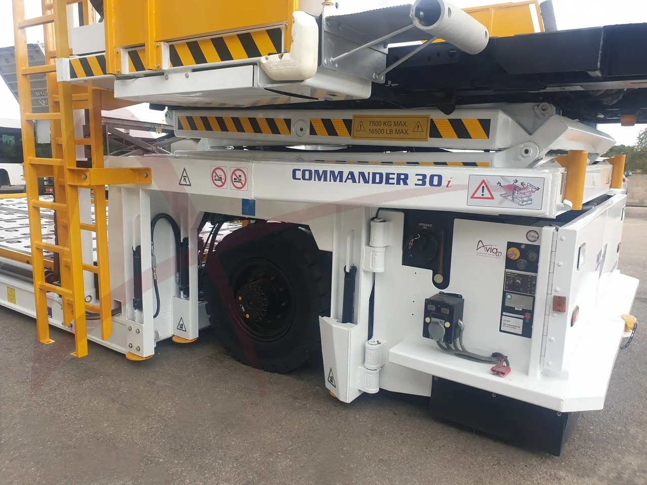 FMC COMMANDER30i - Aircraft cargo loader: picture 5 FMC COMMANDER30i - Aircraft cargo loader: picture 5