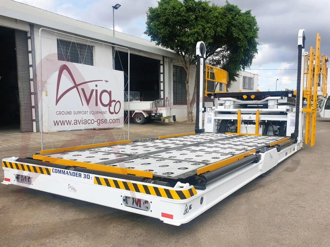 FMC COMMANDER30i - Aircraft cargo loader: picture 1 FMC COMMANDER30i - Aircraft cargo loader: picture 1