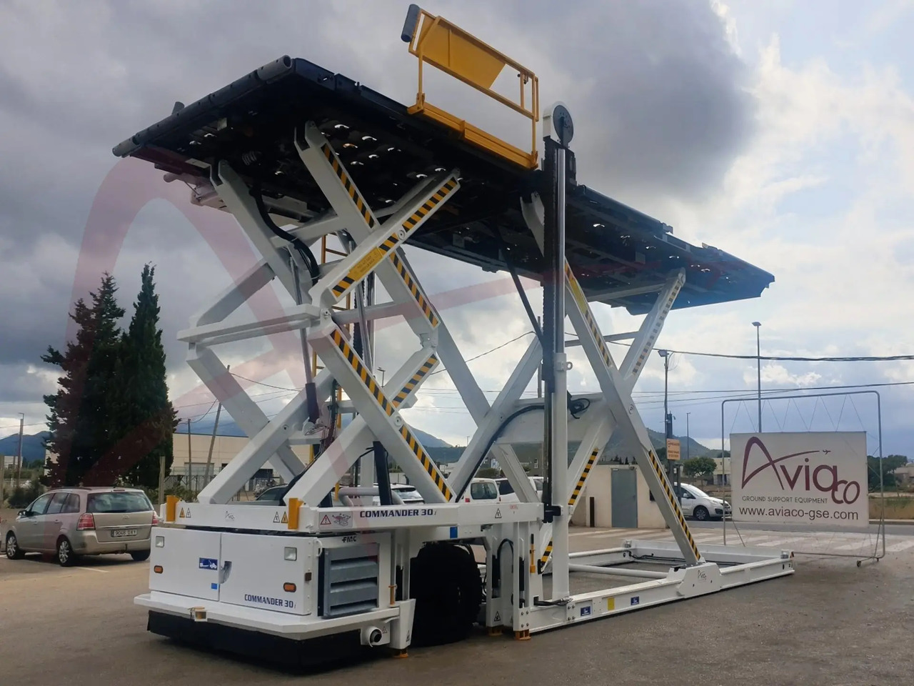 FMC COMMANDER30i - Aircraft cargo loader: picture 4 FMC COMMANDER30i - Aircraft cargo loader: picture 4