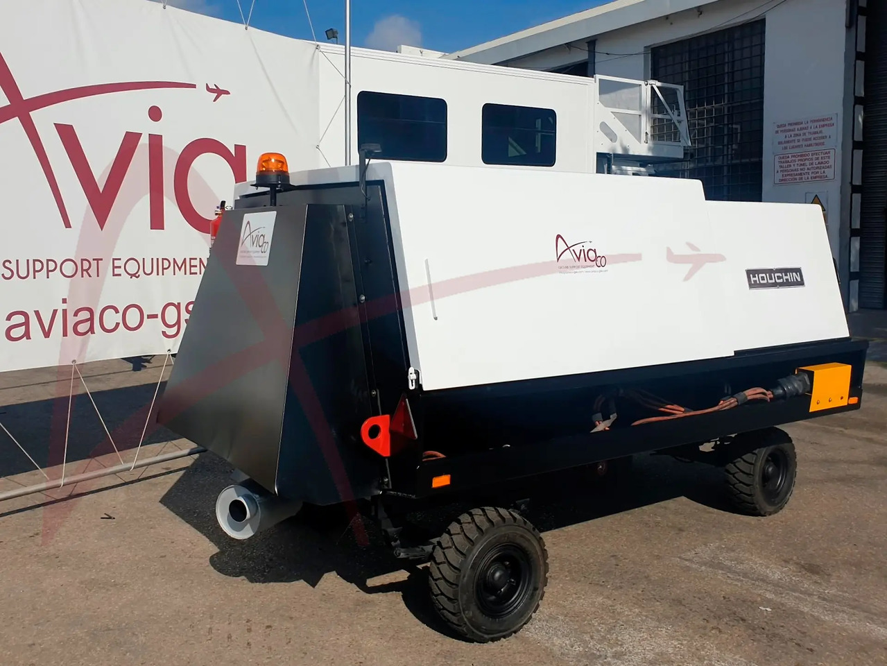 HOUCHIN C690 - Ground power unit: picture 1 HOUCHIN C690 - Ground power unit: picture 1