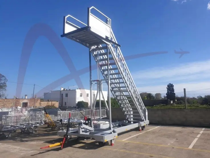 MASTER EQUIPMENT STR710-14 - Passenger stairs: picture 3 MASTER EQUIPMENT STR710-14 - Passenger stairs: picture 3