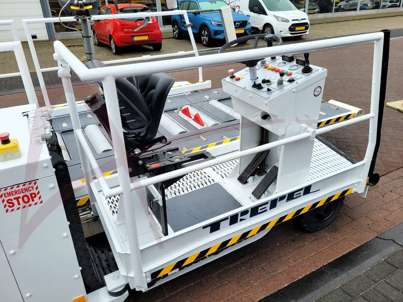 TREPEL CCL35/35 - Aircraft cargo loader: picture 4 TREPEL CCL35/35 - Aircraft cargo loader: picture 4