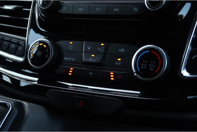 Leasing of Ford Transit Custom 300 2.0 TDCI L2H1 Limited DC AUT/ LED/ CAMERA/ 2X DEUR/ LEDER/ ACC/ CARPLAY/ CLIMA/ TREKHAAK Ford Transit Custom 300 2.0 TDCI L2H1 Limited DC AUT/ LED/ CAMERA/ 2X DEUR/ LEDER/ ACC/ CARPLAY/ CLIMA/ TREKHAAK: picture 7