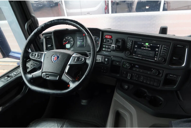 Tractor unit Scania P500 6x2/ FULL AIR/ HYDRAULIC/ LEATHER/ 2.950 WB/ DIFF LOCK/ SLIDE DISH: picture 9 Tractor unit Scania P500 6x2/ FULL AIR/ HYDRAULIC/ LEATHER/ 2.950 WB/ DIFF LOCK/ SLIDE DISH: picture 9