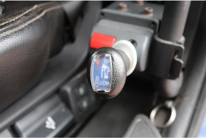 Tractor unit Scania P500 6x2/ FULL AIR/ HYDRAULIC/ LEATHER/ 2.950 WB/ DIFF LOCK/ SLIDE DISH: picture 12 Tractor unit Scania P500 6x2/ FULL AIR/ HYDRAULIC/ LEATHER/ 2.950 WB/ DIFF LOCK/ SLIDE DISH: picture 12