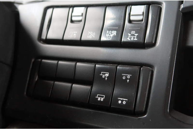 Tractor unit Scania P500 6x2/ FULL AIR/ HYDRAULIC/ LEATHER/ 2.950 WB/ DIFF LOCK/ SLIDE DISH: picture 16 Tractor unit Scania P500 6x2/ FULL AIR/ HYDRAULIC/ LEATHER/ 2.950 WB/ DIFF LOCK/ SLIDE DISH: picture 16