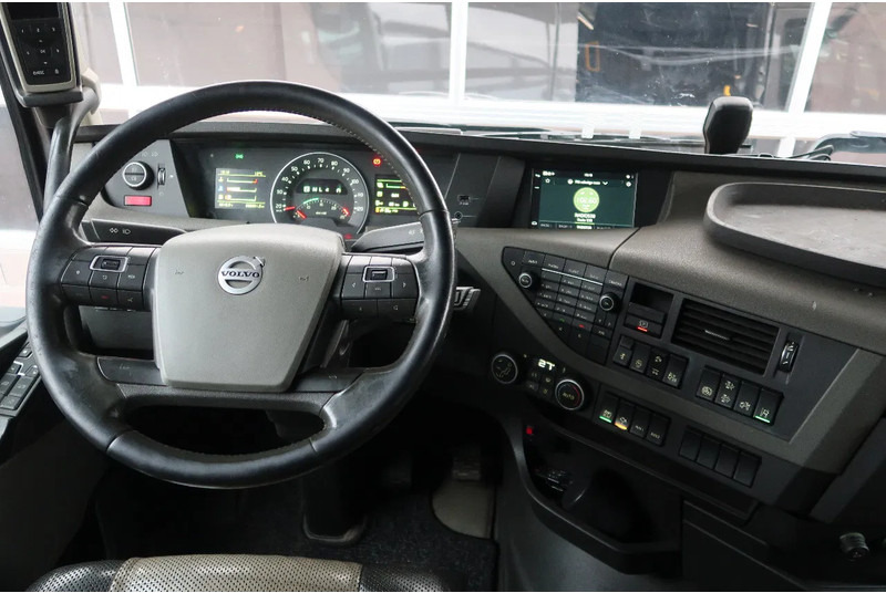 Interior photo 2: Cable system truck Volvo FH 500 VDL HOOKLIFT 25T/ FULL AIR/ NL-TRUCK/ LIFT