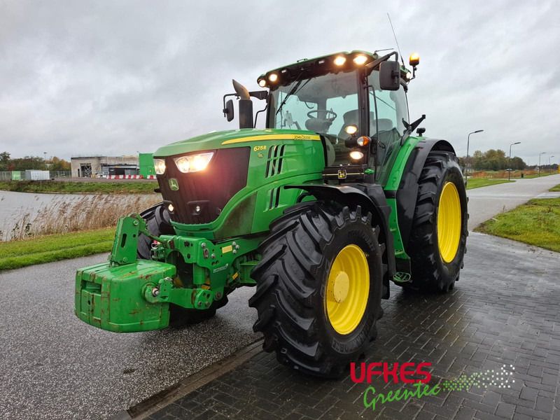 John Deere 6215 R - Farm tractor: picture 2 John Deere 6215 R - Farm tractor: picture 2