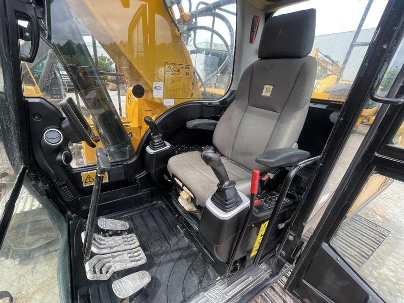 Crawler excavator JCB JS 210 LC 4F 2017 CE: picture 13