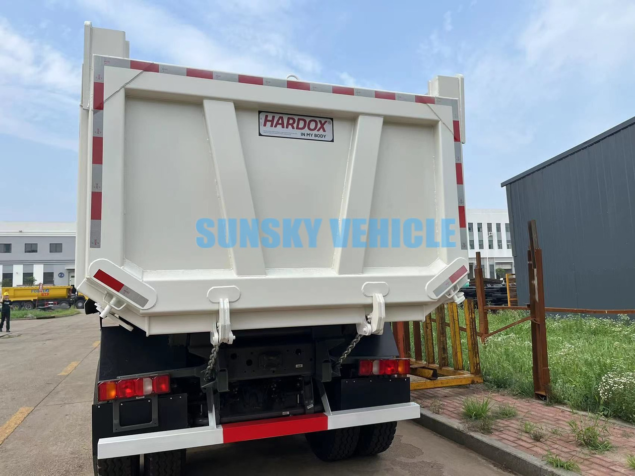 New Tipper for transportation of bulk materials HOHAN Brand New 8X4 400HP Dump Truck: picture 14 New Tipper for transportation of bulk materials HOHAN Brand New 8X4 400HP Dump Truck: picture 14