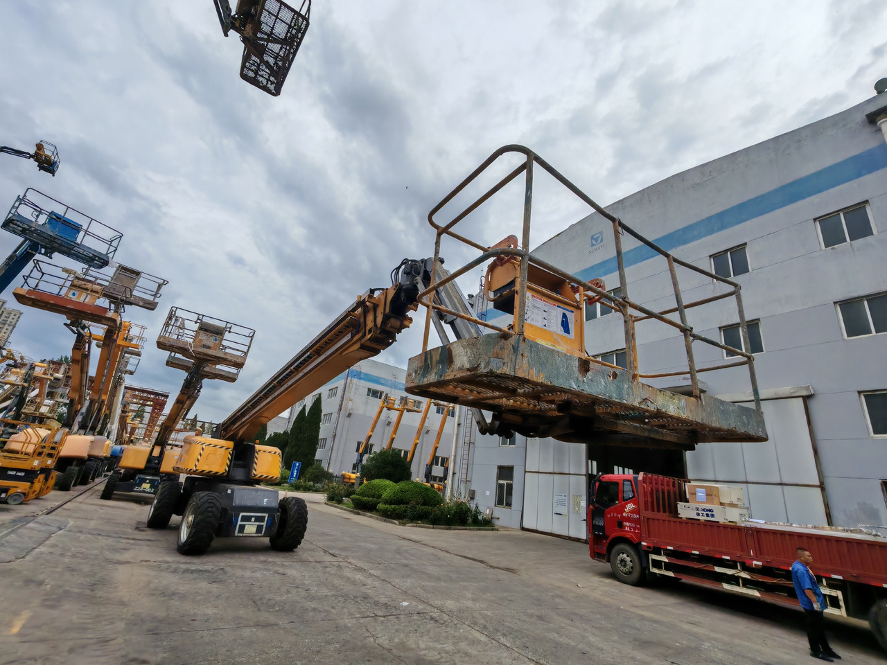 Leasing of  XCMG Official Articulated Boom Lift GTBZ42S 42m Used Cherry Picker Sale XCMG Official Articulated Boom Lift GTBZ42S 42m Used Cherry Picker Sale: picture 6