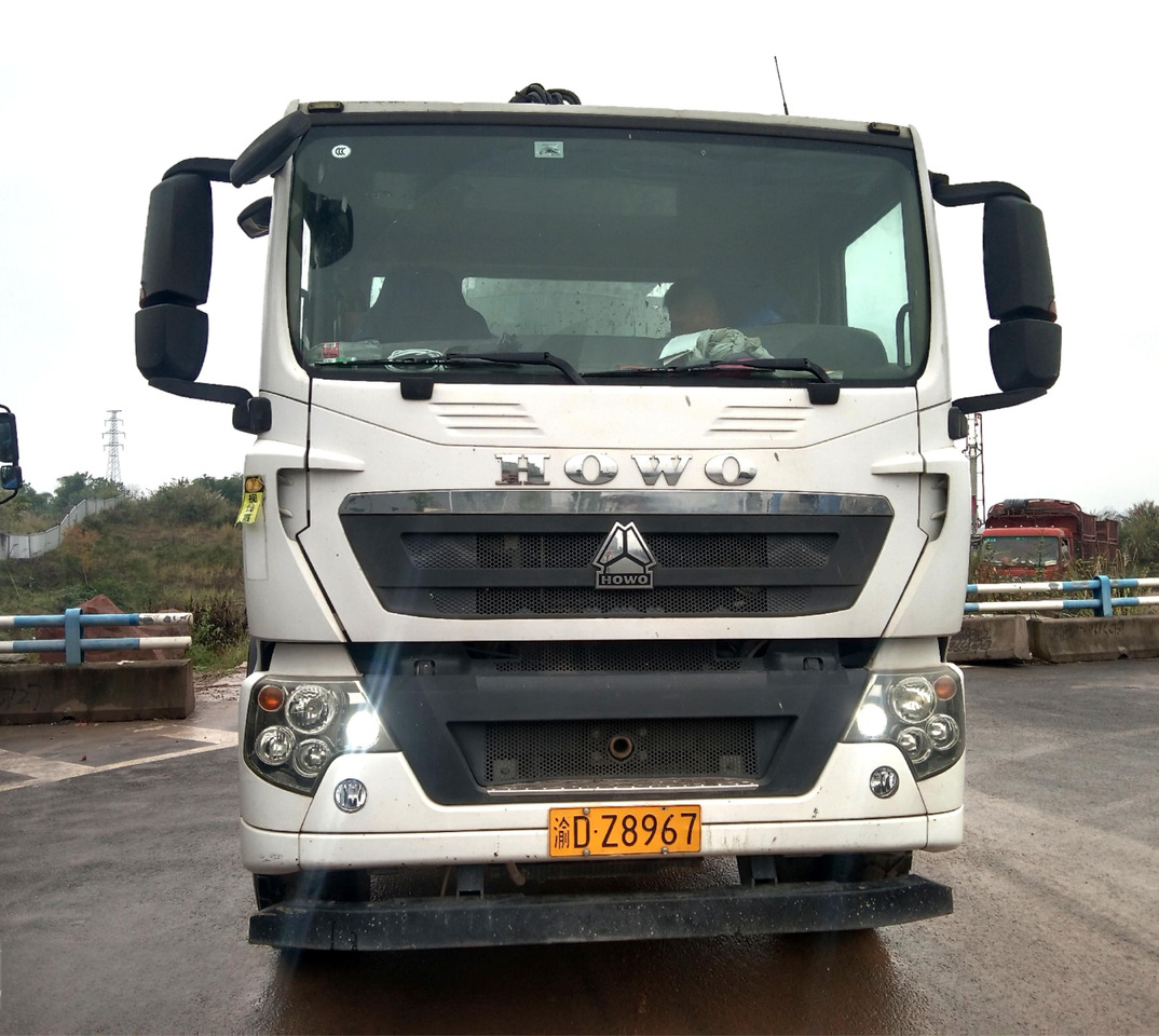 XCMG Official Concrete Machinery HB37V 37m Used Concrete Pump Truck With High Quality - Concrete pump truck: picture 2 XCMG Official Concrete Machinery HB37V 37m Used Concrete Pump Truck With High Quality - Concrete pump truck: picture 2