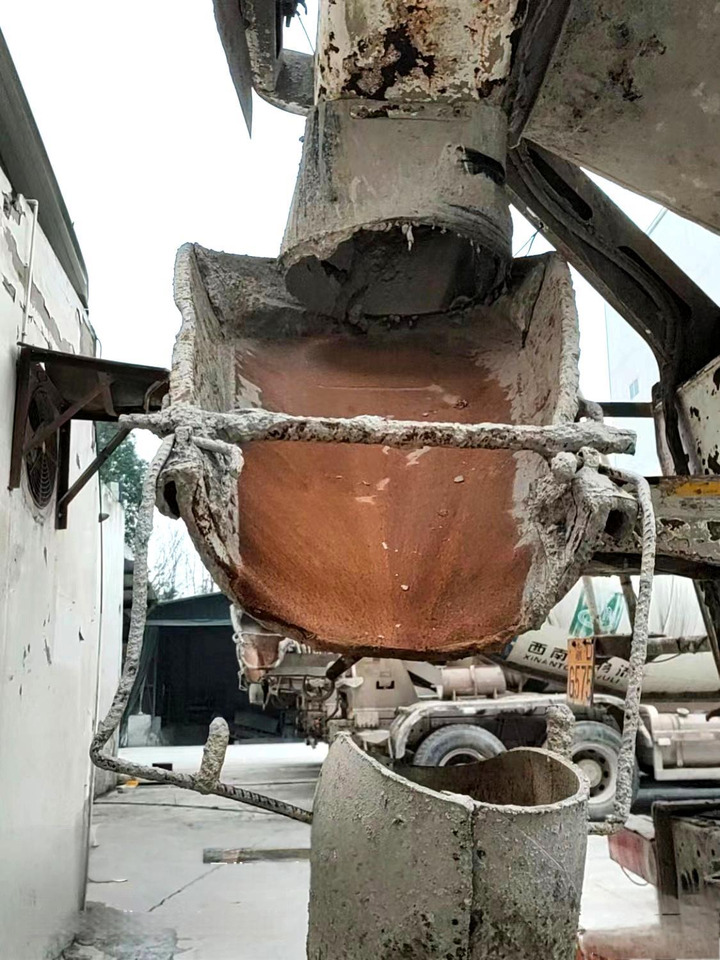 XCMG Official G4804B Used Cement Concrete Mixer 12m³ Concrete Mixer Truck HOWO - Concrete mixer truck: picture 5 XCMG Official G4804B Used Cement Concrete Mixer 12m³ Concrete Mixer Truck HOWO - Concrete mixer truck: picture 5