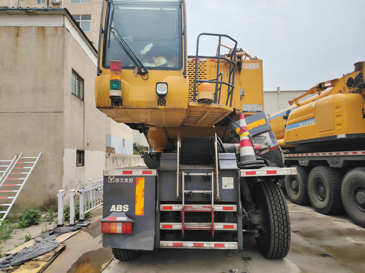 XCMG Official Second Hand Construction Big Crane QAY650A 650 Tons All Terrain Cranes With Good Condition - All terrain crane: picture 5 XCMG Official Second Hand Construction Big Crane QAY650A 650 Tons All Terrain Cranes With Good Condition - All terrain crane: picture 5