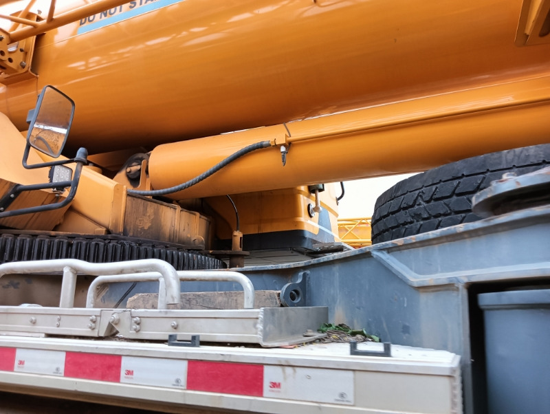Leasing of  XCMG Official Second Hand Hydraulic Truck Crane XCT80L6 6-Section Arm Mobile Truck Crane For Sale XCMG Official Second Hand Hydraulic Truck Crane XCT80L6 6-Section Arm Mobile Truck Crane For Sale: picture 6