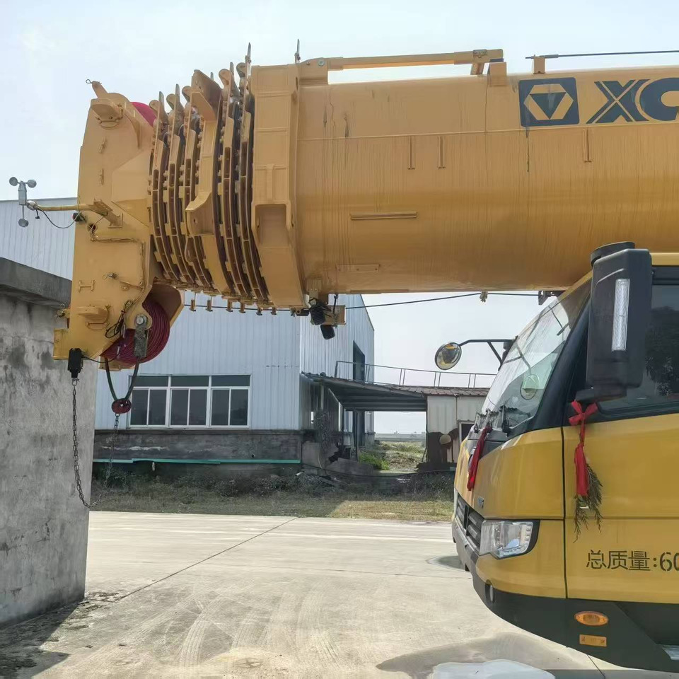 XCMG Official Second Hand Truck Mounted Crane XCA300L8_1 300 ton Mobile Crane Price - All terrain crane: picture 3 XCMG Official Second Hand Truck Mounted Crane XCA300L8_1 300 ton Mobile Crane Price - All terrain crane: picture 3