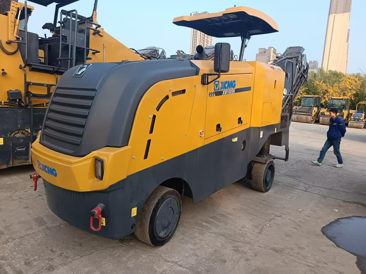 XCMG Official Used Road Asphalt Milling Machine XM1005K Asphalt Cold Planer Machine Price For Sale - Cold planer: picture 2 XCMG Official Used Road Asphalt Milling Machine XM1005K Asphalt Cold Planer Machine Price For Sale - Cold planer: picture 2