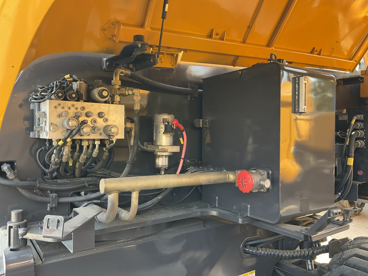 Telescopic boom XCMG Official Used Straight Arm GTBZ22S 22m Aaerial Work Platform Price: picture 11