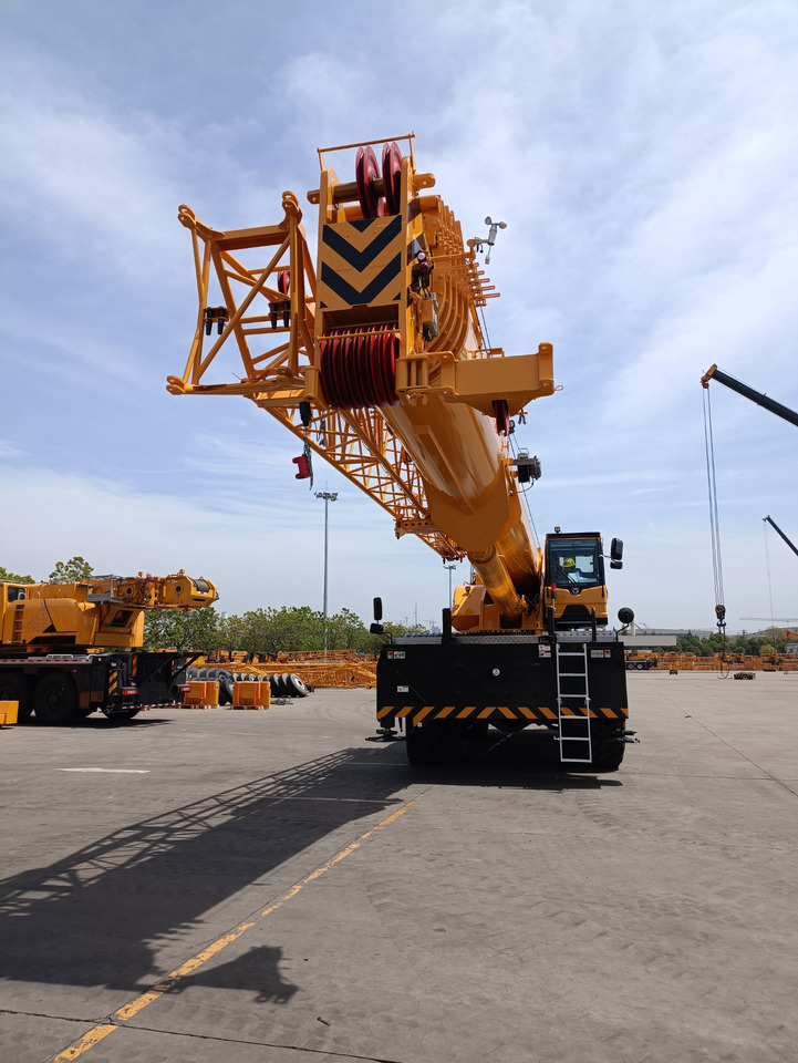 XCMG Official XCR150 Used Rough Terrain Mobile Crane 150 Ton Truck Crane Price - Rough terrain crane: picture 5 XCMG Official XCR150 Used Rough Terrain Mobile Crane 150 Ton Truck Crane Price - Rough terrain crane: picture 5