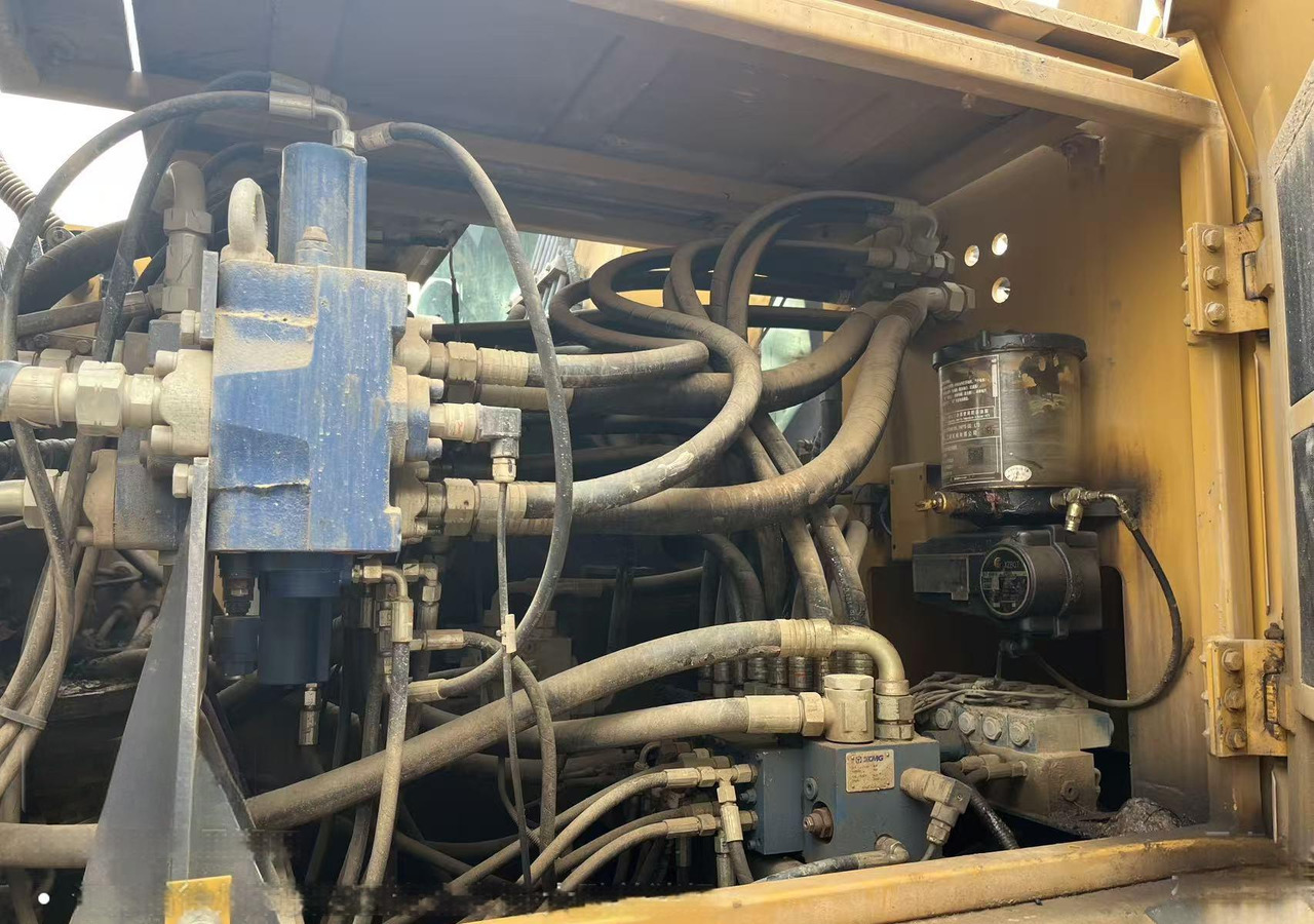 XCMG XR180D used rotary drilling rig machine for sale - Drilling rig: picture 3 XCMG XR180D used rotary drilling rig machine for sale - Drilling rig: picture 3