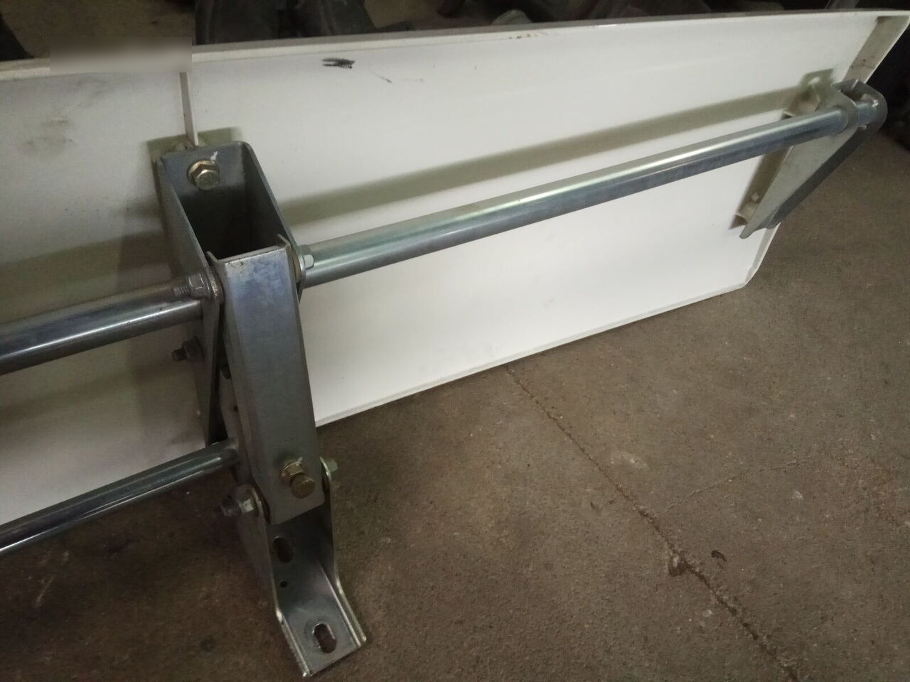 1836000 DAF XF 106 truck - Aerodynamics/ Spoiler for Truck: picture 2 1836000 DAF XF 106 truck - Aerodynamics/ Spoiler for Truck: picture 2