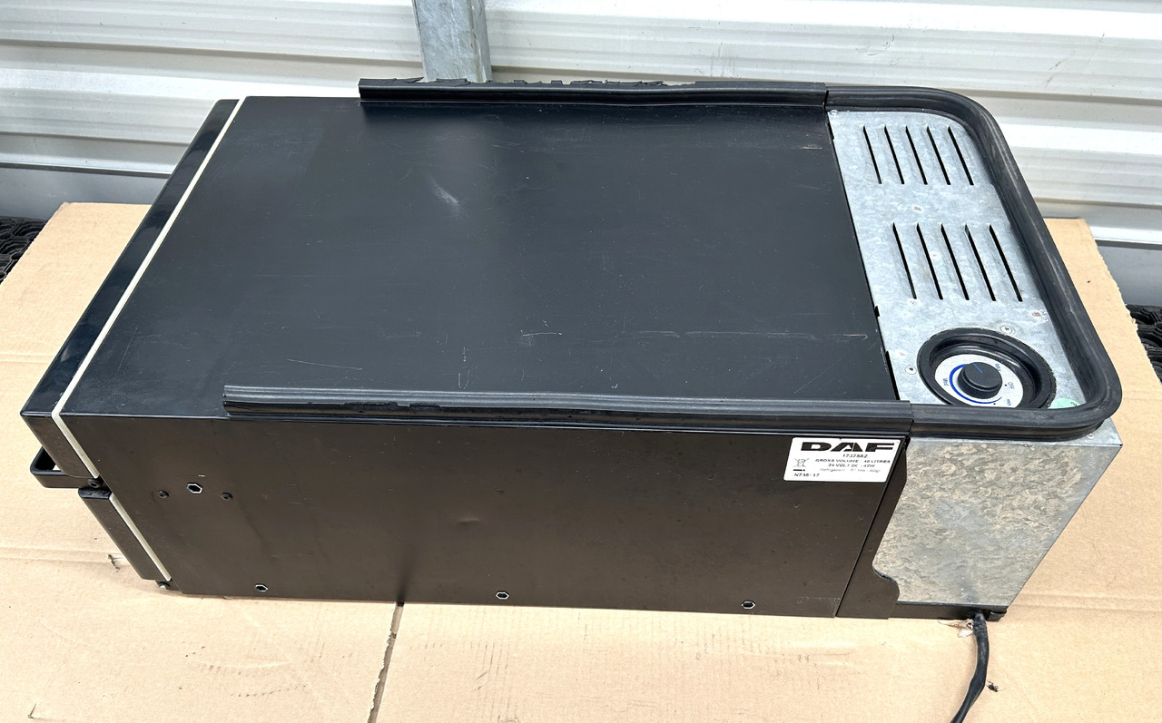 DAF REFRIGERATOR FOR DAF XF 106 - Universal part: picture 5 DAF REFRIGERATOR FOR DAF XF 106 - Universal part: picture 5