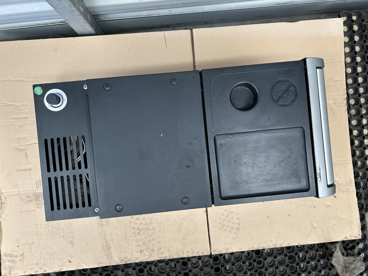 DAF REFRIGERATOR FOR DAF XF 106 - Universal part: picture 3 DAF REFRIGERATOR FOR DAF XF 106 - Universal part: picture 3
