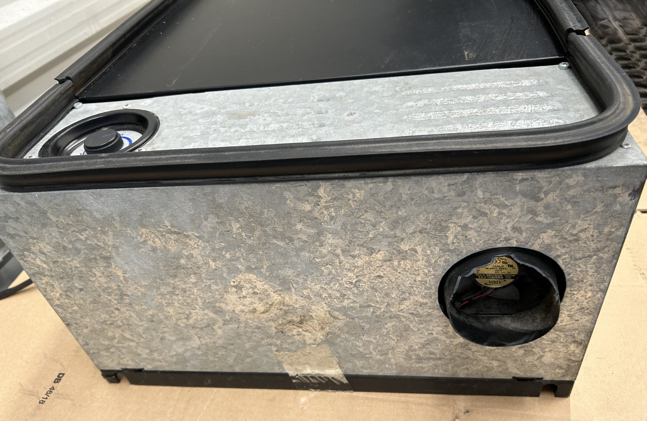 DAF REFRIGERATOR FOR DAF XF 106 - Universal part: picture 2 DAF REFRIGERATOR FOR DAF XF 106 - Universal part: picture 2