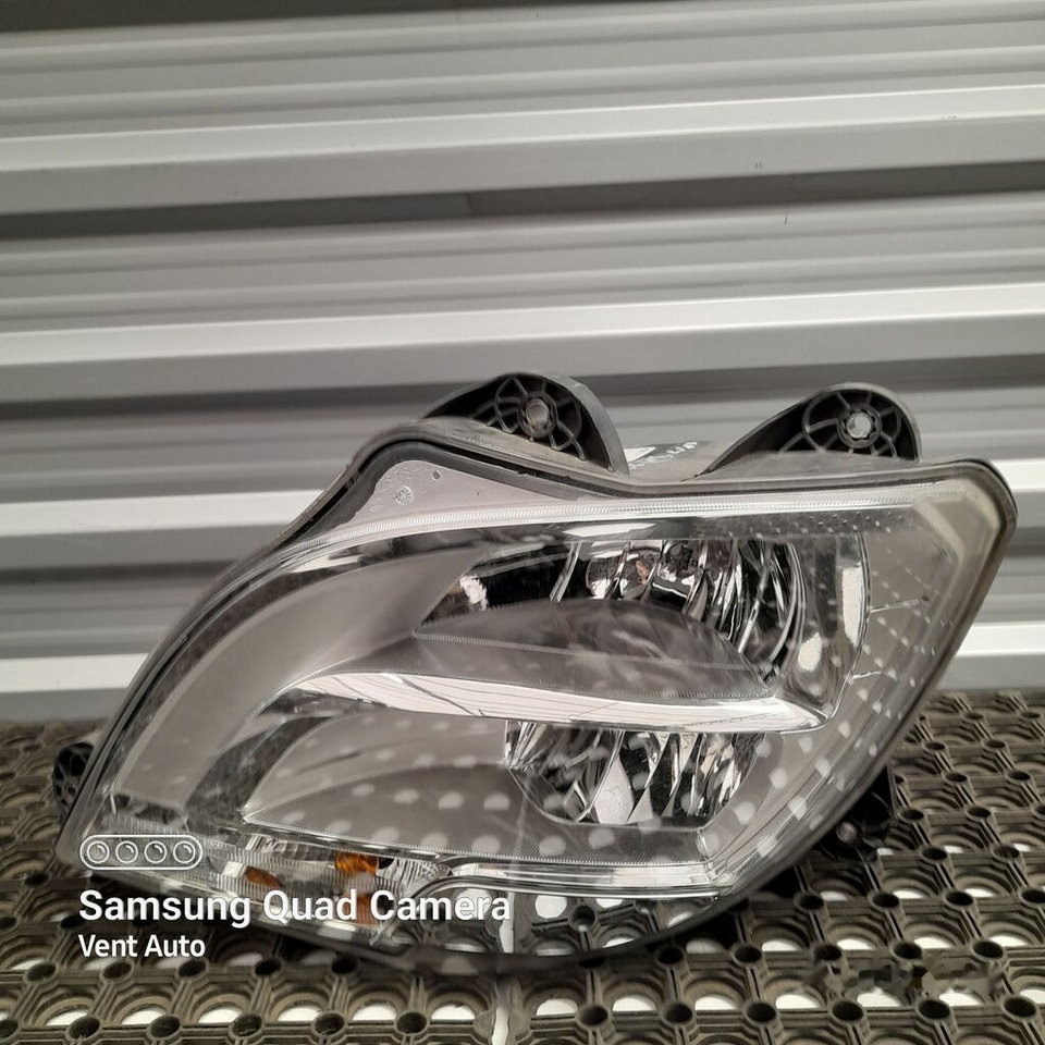 DAF XF 106 1857526 DAF 1857526 truck - Headlight for Truck: picture 1 DAF XF 106 1857526 DAF 1857526 truck - Headlight for Truck: picture 1