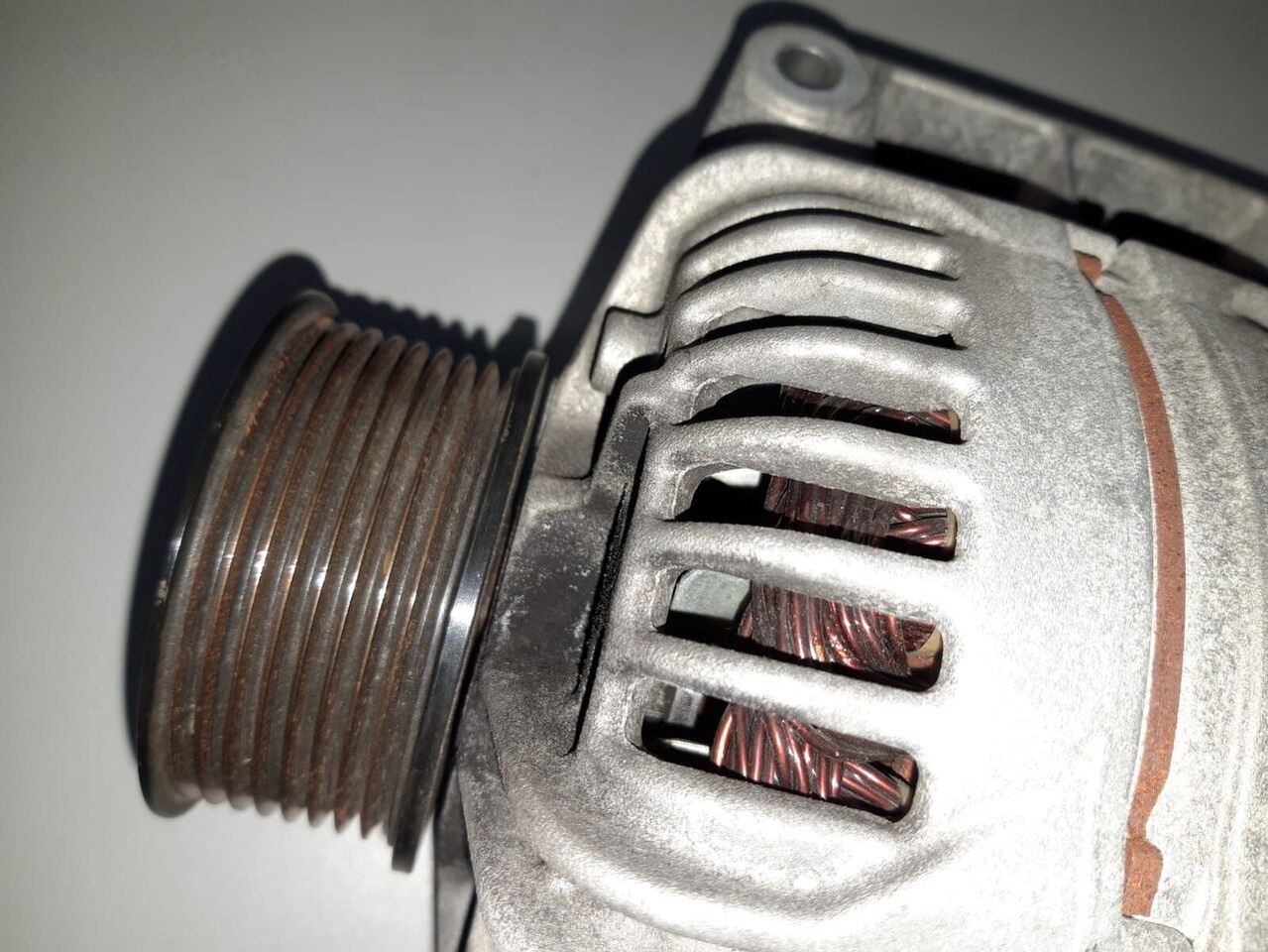 DAF XF 106 1976289 DAF XF 106 - Alternator for Truck: picture 2 DAF XF 106 1976289 DAF XF 106 - Alternator for Truck: picture 2